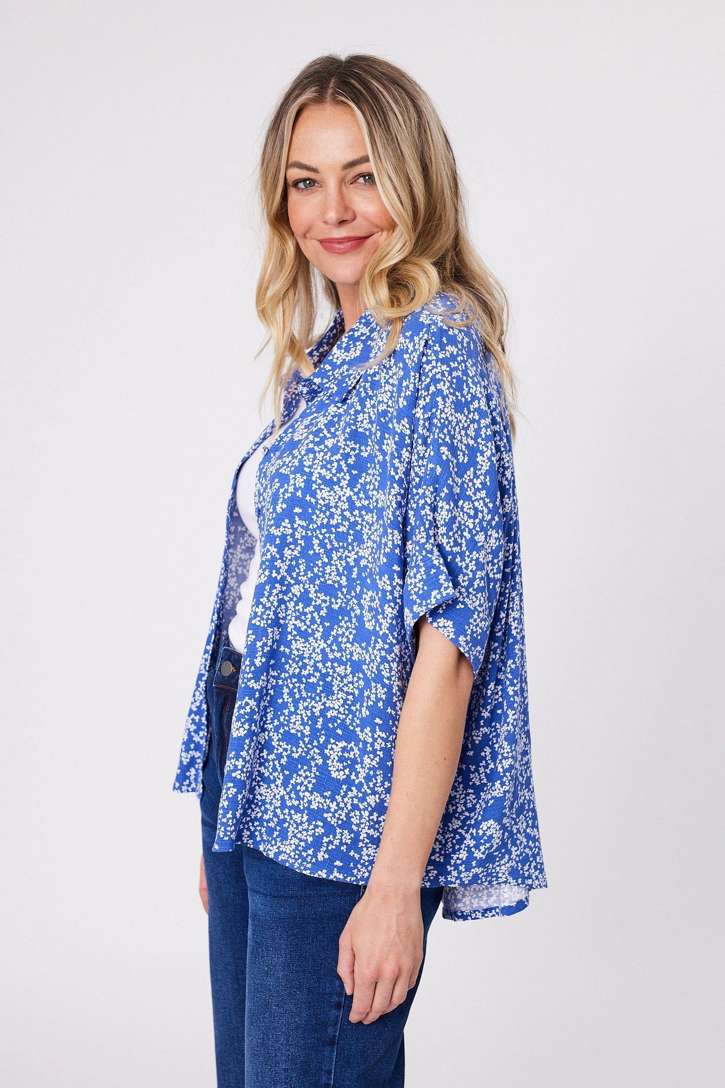 Gloss by Shine On Fiora Short Sleeve Shirt Blue Daisy Print