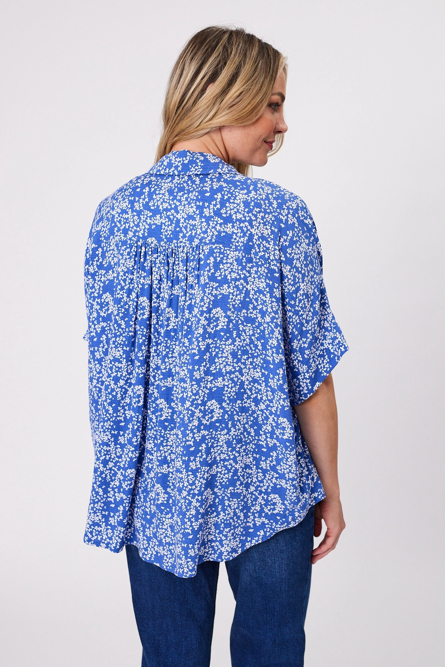 Gloss by Shine On Fiora Short Sleeve Shirt Blue Daisy Print