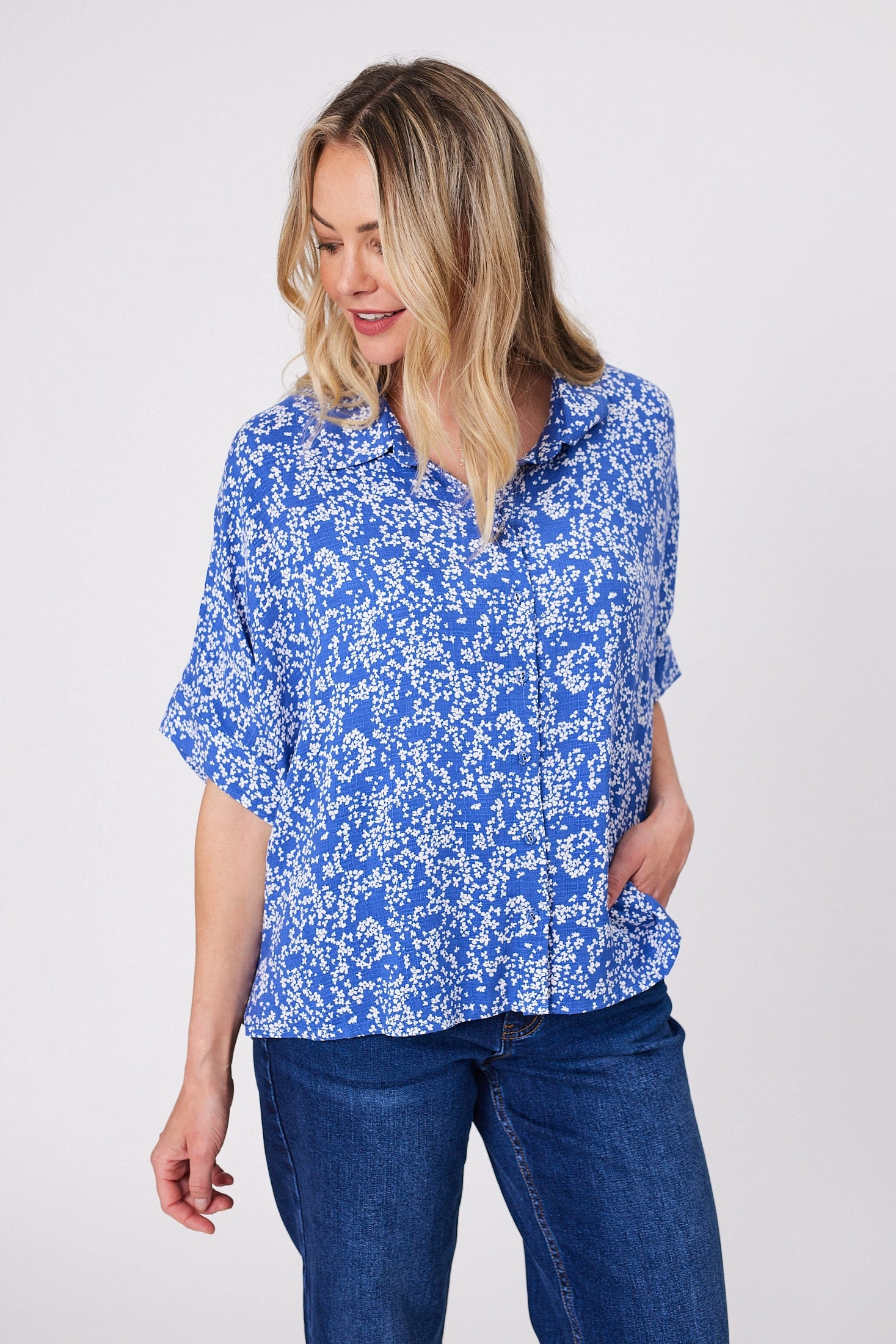 Gloss by Shine On Fiora Short Sleeve Shirt Blue Daisy Print