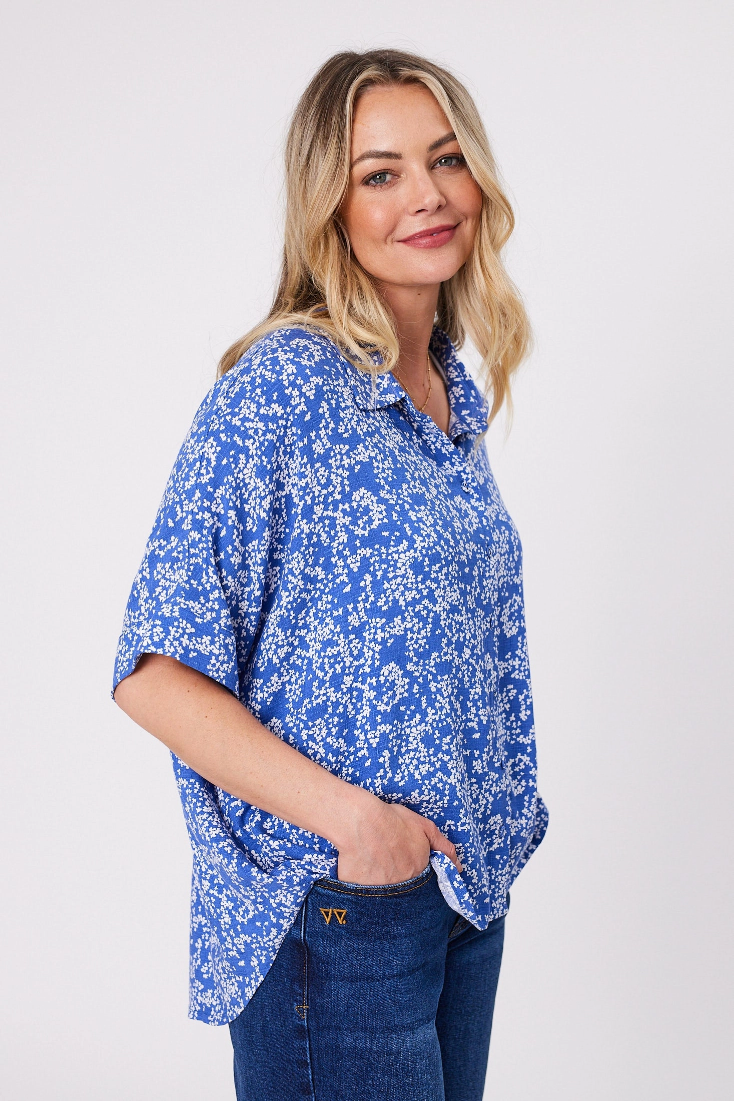 Gloss by Shine On Fiora Short Sleeve Shirt Blue Daisy Print