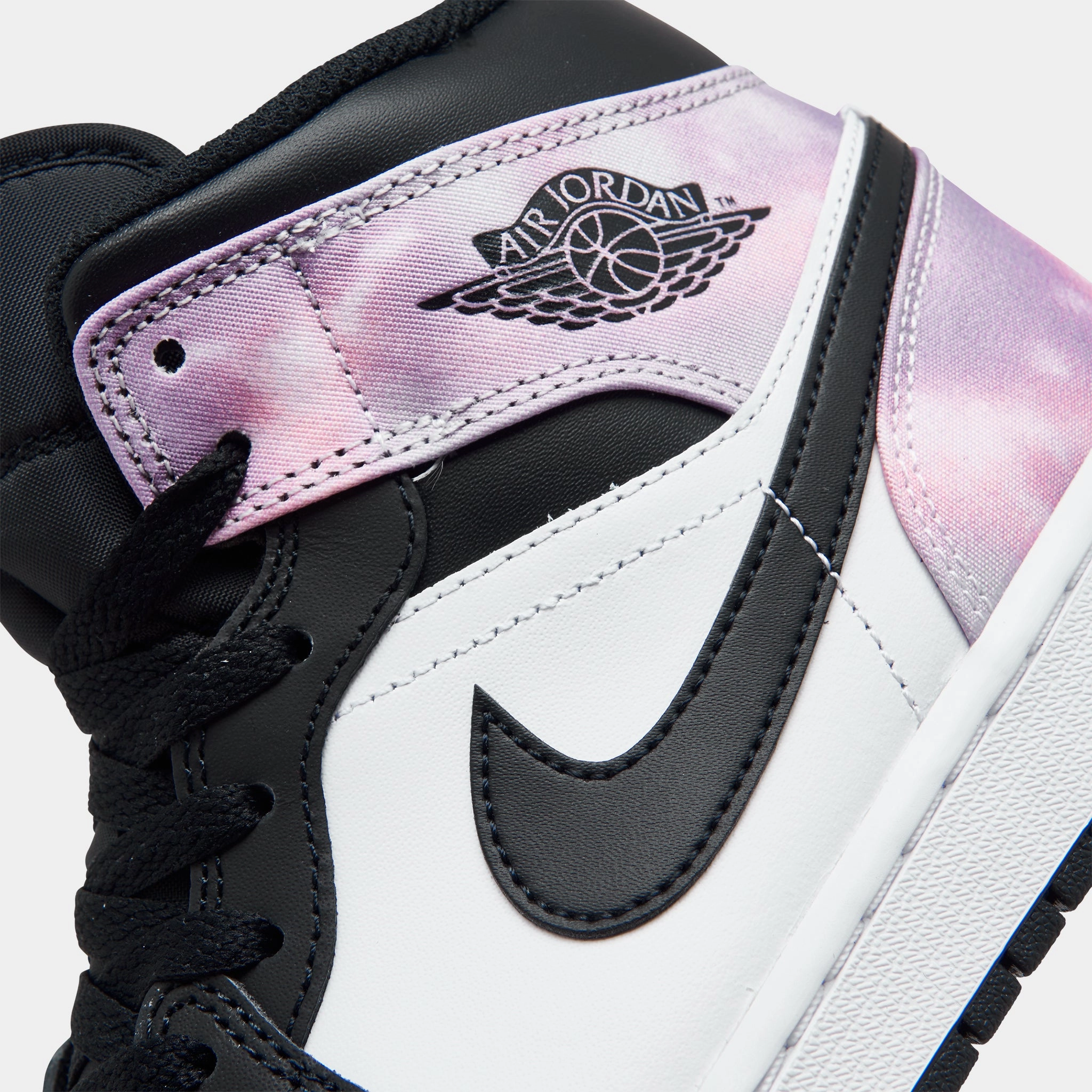 Jordan 1 Mid SE Black / Bleached Coral - White