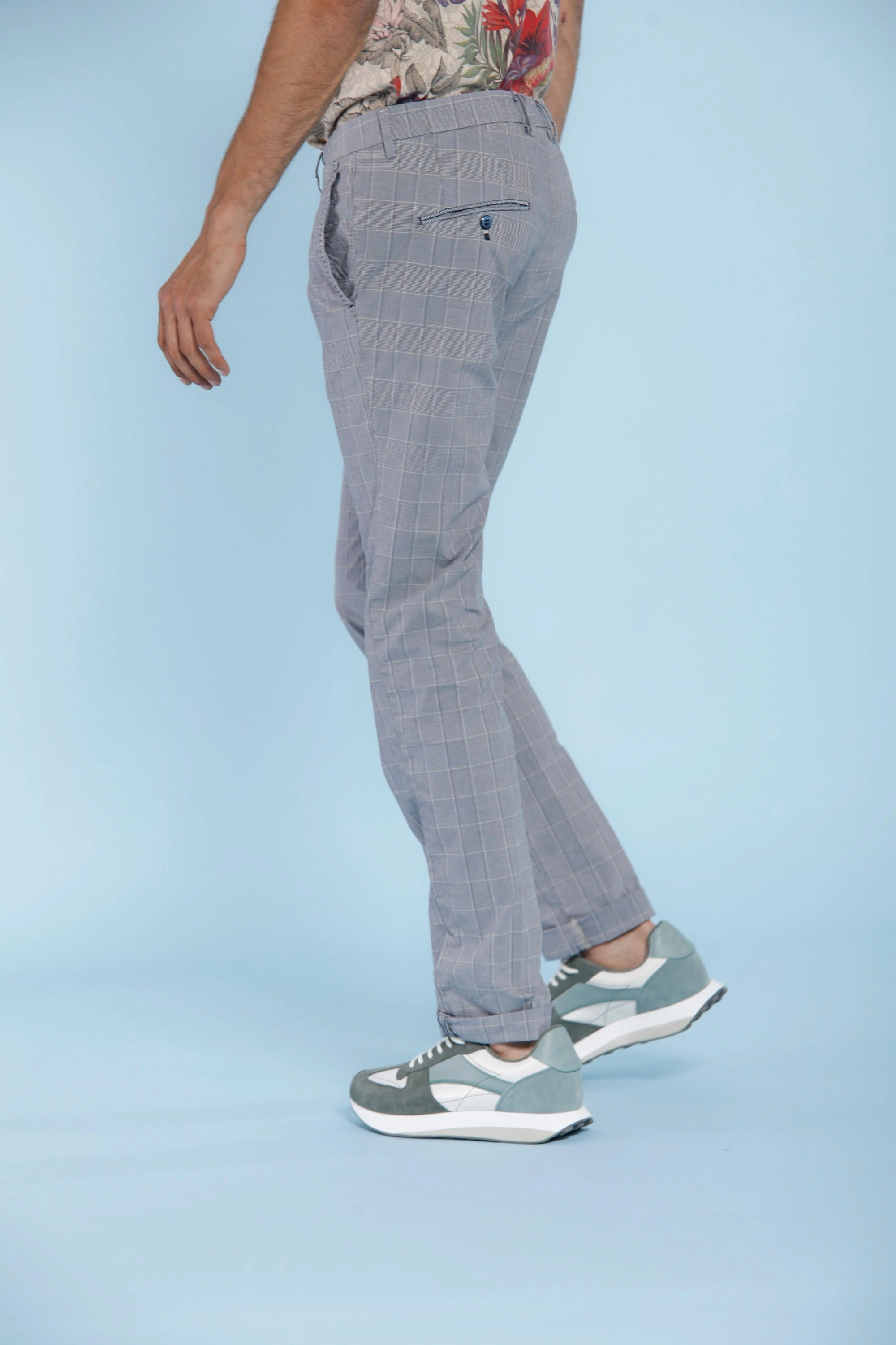 Torino Ocean man chino pants in cotton and tencel with wales pattern slim